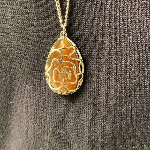 Gleaming Gardens Necklace w/ Earrings - Picture 2 of 9